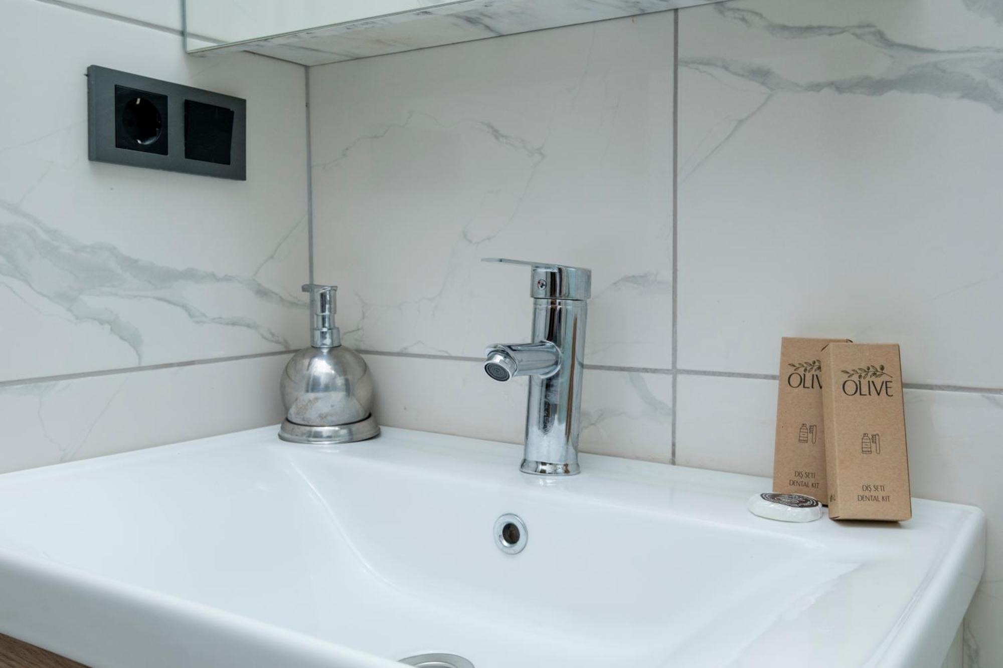Lavender Airport Hotel Arnavutkoy Екстер'єр фото